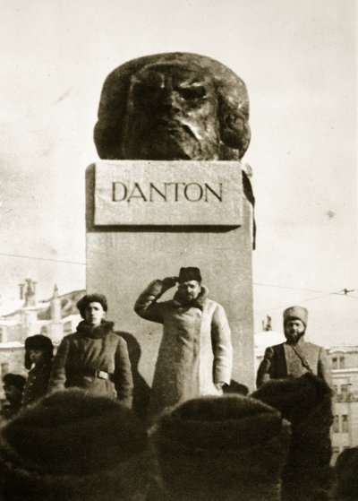 Lenin svela il monumento a Danton, Mosca, 1919 da Russian Photographer
